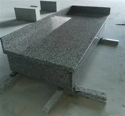 গ্রানাইট কাউন্টারটপ এবং ব্যাকস্প্ল্যাশ